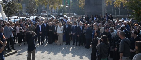 პარლამენტის წევრები ანზორ ერქომაიშვილის სახელობის ქუჩისა და სკვერის გახსნას დაესწრნენ