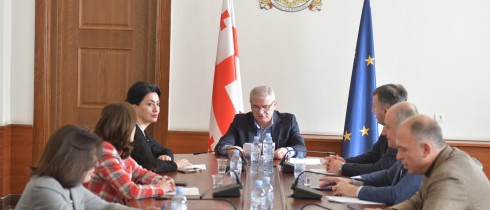 საპროცედურო საკითხთა და წესების კომიტეტმა დავით სერგეენკოსთვის პარლამენტის წევრის უფლებამოსილების ვადამდე შეწყვეტის საკითხს მხარი დაუჭირა