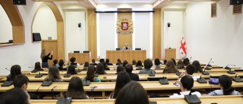 ეკა სეფაშვილი სხვადასხვა უმაღლესი სასწავლებლის სტუდენტებს და სკოლის მოსწავლეებს შეხვდა