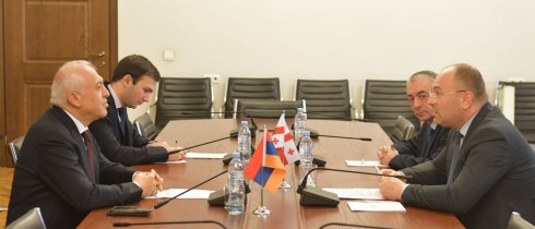 ირაკლი ბერაია სომხეთის ელჩს შეხვდა