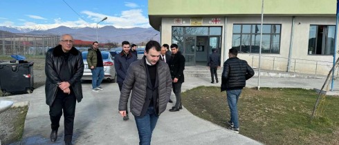 გიორგი ჩაკვეტაძე და როსტომ ჩხეიძე ლაგოდეხის მუნიციპალიტეტის სოფელ კაბლის N2 საჯარო სკოლას ეწვივნენ