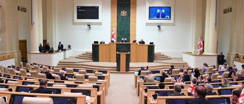 პარლამენტმა საპროკურორო საბჭოს წევრად რატი იონათამიშვილი აირჩია
