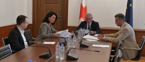 საპროცედურო საკითხთა და წესების კომიტეტმა ლევან მგალობლიშვილისთვის პარლამენტის წევრის უფლებამოსილების ვადამდე შეწყვეტის თაობაზე იმსჯელა