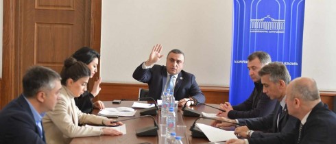 საპროცედურო საკითხთა და წესების კომიტეტმა ბიძინა ივანიშვილისთვის, ირაკლი ღარიბაშვილისთვის და მიხეილ ყაველაშვილისთვის პარლამენტის წევრის უფლებამოსილების ვადამდე შეწყვეტის საკითხს მხარი დაუჭირა