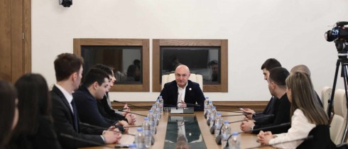 ილია ინჯია სტუდენტებს შეხვდა