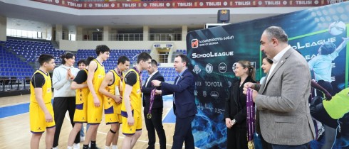 Giorgi Chakvetadze and Vladimir Bozhadze partaking in the awarding ceremony of the Tbilisi Basketball School League