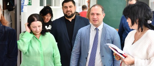 განათლების, მეცნიერებისა და ახალგაზრდულ საქმეთა კომიტეტის თავმჯდომარე გივი მიქანაძე დიდუბის რაიონის საჯარო სკოლებს ეწვია