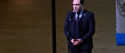 გიორგი გაბუნია ანზორ ერქომაიშვილისა და თამარ მამალაძის საფოსტო მარკების პრეზენტაციას დაესწრო