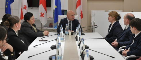 ილია ინჯია მარტვილის მუნიციპალიტეტის სოფელ ლეციცხვაიეს სკოლის მოსწავლეებს შეხვდა