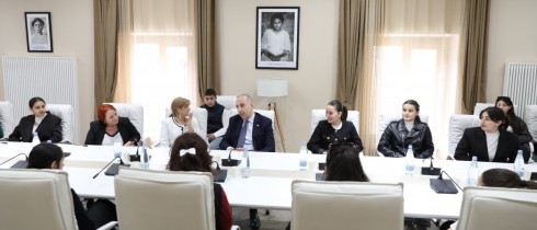 Anton Obolashvili Hosted Students of Arali Public School in Parliament