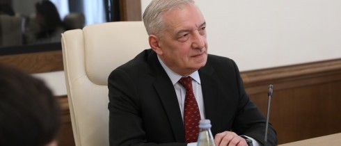 გიორგი ვოლსკი „უცხო ენების უმაღლესი სკოლა ნინოს“ მოსწავლეებს შეხვდა