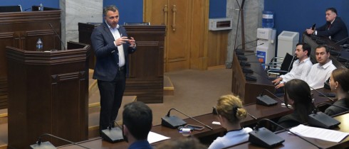 ირაკლი შატაკიშვილი რუსთავის მუნიციპალიტეტის ახალგაზრდული პროექტის, „მერის ახალგაზრდა წარმომადგენელი“ მონაწილეებს შეხვდა