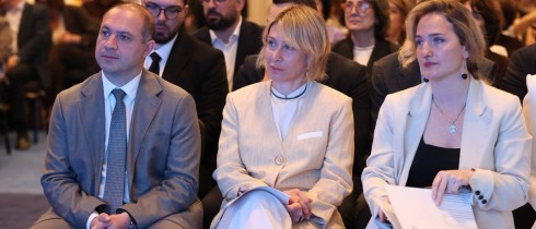 ნინო წილოსანი, მარიამ ლაშხი და რატი იონათამიშვილი პროექტის „საჯარო დიალოგი ინკლუზიურ განათლებაზე“ შემაჯამებელ ღონისძიებაზე სიტყვით გამოვიდნენ