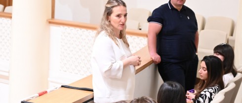 მარიამ ლაშხი ტყიბულის მუნიციპალიტეტის სოფელ გელათის საჯარო სკოლის მოსწავლეებს შეხვდა