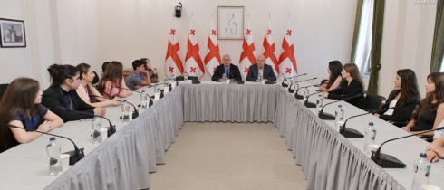 ირაკლი ქადაგიშვილი და გურამ მაჭარაშვილი ლაგოდეხის მერიის ახალგაზრდული საბჭოს წევრებს შეხვდნენ