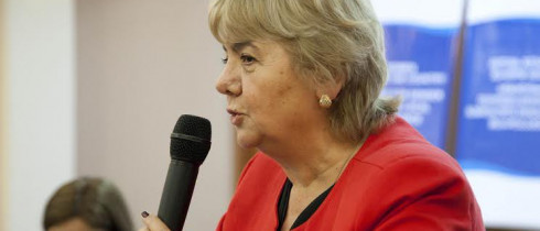 The Gender Equality Council members, Gigla Agulashvili and Guguli Magradze handed the certificates to the Leader School alumni