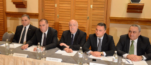 საქართველოს პარლამენტის თავმჯდომარის მოადგილე ზურაბ აბაშიძე და პარლამენტის წევრები შვეიცარიის კონფედერაციის პრეზიდენტს, საგარეო საქმეთა მინისტრს და ეუთო-ს მოქმედ თავმჯდომარეს, დიდიე ბურხარტერს შეხვდნენ