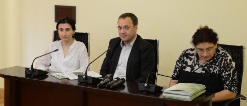 გარემოს დაცვისა და ბუნებრივი რესურსების კომიტეტის თავმჯდომარის, გიორგი ცაგარეიშვილისა და არასამთავრობო ორგანიზაცია \"საქართველოს მწვანეთა მოძრაობა დედამიწის მეგობრები-საქართველოს\" თავმჯდომარის, ნინო ჩხობაძის ერთობლივი ბრიფინგი