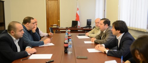 დიასპორისა და კავკასიის საკითხთა კომიტეტის თავმჯდომარე, გუბაზ სანიკიძე და თავმჯდომარის პირველი მოადგილე, შალვა კიკნაველიძე,  დიასპორული ინვესტიციების მხარდამჭერი ასოციაციის პრეზიდენტ, გიორგი სვანიძეს შეხვდნენ