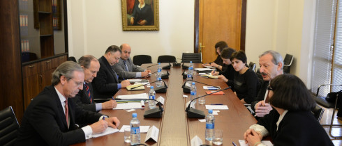 იურიდიულ საკითხთა კომიტეტის თავმჯდომარე, ვახტანგ ხმალაძე   წამებისა და სხვა სასტიკი, არაადამიანური და დამამცირებელი მოპყრობის საკითხებზე გაეროს სპეციალურ მომხსენებელს, ხუან მენდესს შეხვდა