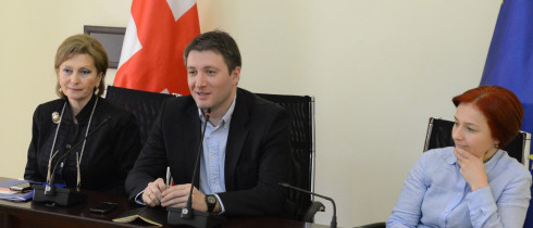 საქართველოს პარლამენტის თავმჯდომარის კაბინეტის უფროსი, დავით მაღრაძე პარლამენტის სტაჟიორებსა და პრაქტიკანტებს შეხვდა
