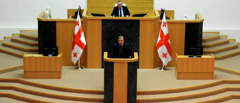 საპარლამენტო უმრავლესობა საქართველოს პრეზიდენტს საქართველოს პრემიერმინისტრის პოსტზე გიორგი კვირიკაშვილის კანდიდატურას წარუდგენს