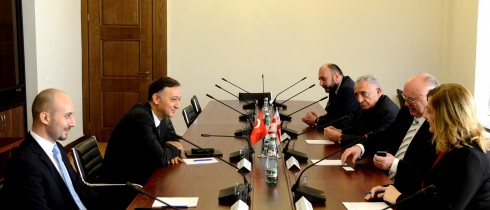 დარგობრივი ეკონომიკისა და ეკონომიკური პოლიტიკის კომიტეტის თავმჯდომარე, ზურაბ ტყემალაძე თურქეთის რესპუბლიკის ელჩს შეხვდა