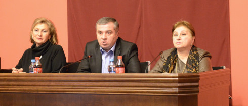 უმცირესობის ლიდერი, დავით ბაქრაძე ბუნდესტაგის სტიპენდიატს და საქართველოს პარლამენტის სტაჟიორებს შეხვდა