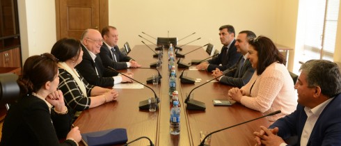 პარლამენტის დარგობრივი ეკონომიკისა და ეკონომიკური პოლიტიკის კომიტეტის თავმჯდომარე, ზურაბ ტყემალაძე აზერბაიჯანულ დელეგაციას შეხვდა