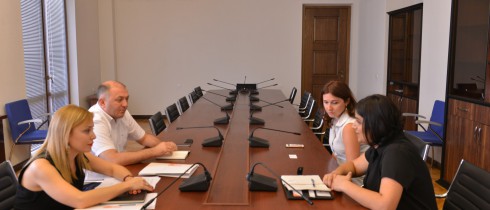 რეგიონული პოლიტიკისა და თვითმმართველობის კომიტეტის თავმჯდომარე გრიგოლ ლილუაშვილი საერთაშორისო ორგანიზაციის World Vision Georgia-ს წარმომადგენლებს შეხვდა