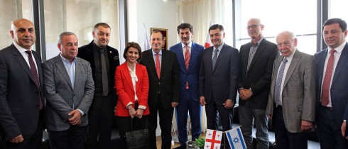 საპარლამენტო დელეგაცია თამარ ჩუგოშვილის ხელმძღვანელობით და ქალაქ თბილისის მერი კახა კალაძე თელ-ავივის მერს, რონ ჰულდაის შეხვდნენ