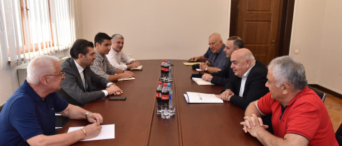 მიხეილ ყაველაშვილი აფხაზეთის ავტონომიური რესპუბლიკის მინისტრთა საბჭოს თავმჯდომარეს, ვახტანგ ყოლბაიას შეხვდა